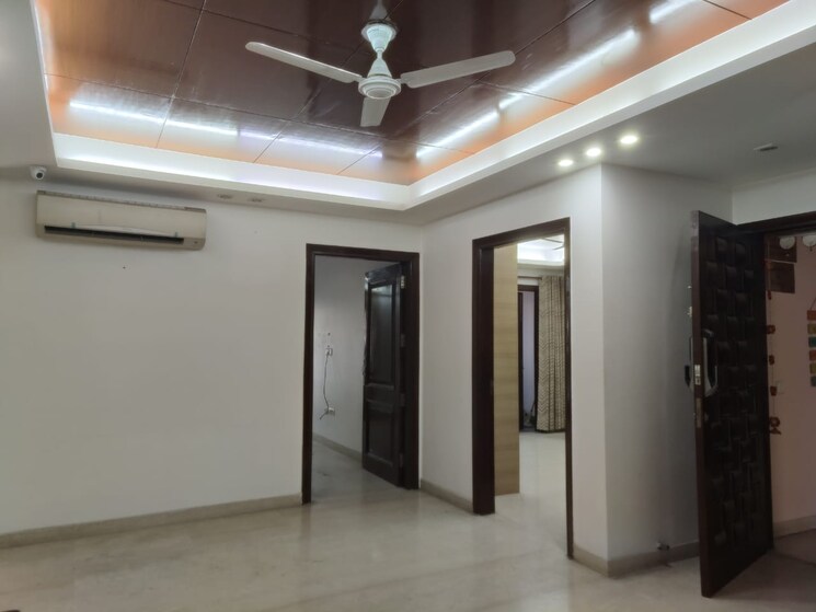 Room, nehru enclave 4 Bedroom 430 Sq.Yd. Builder Floor In Nehru Enclave Delhi 9704406