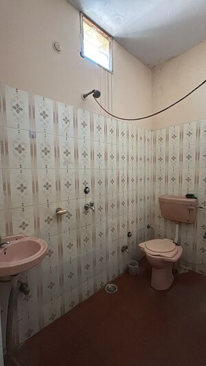 Bathroom in 1 BHK Builder Floor at Gayatri Nagar – for Rent