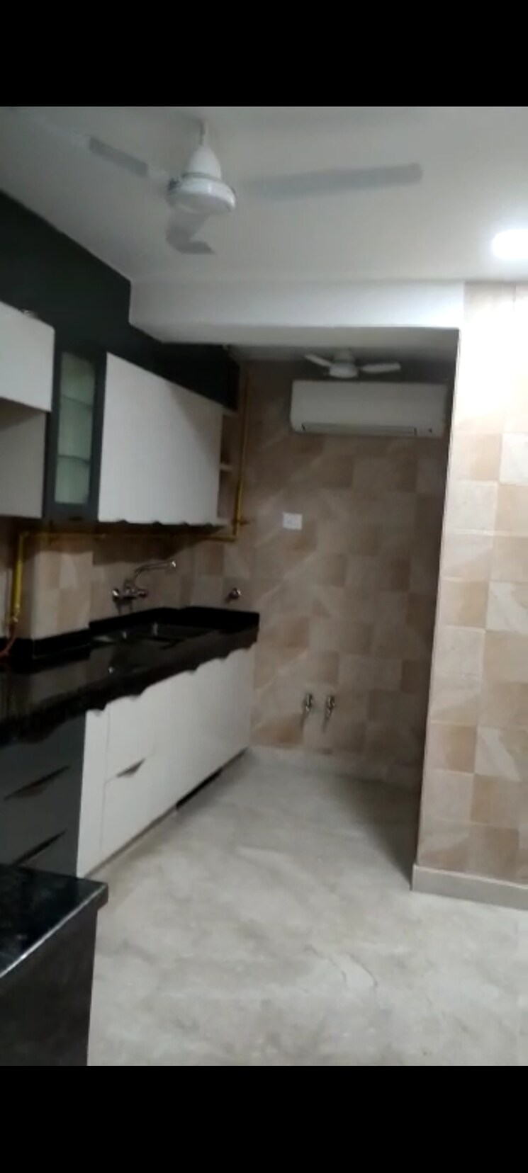 Kitchen, chittaranjan park 3 Bedroom 160 Sq.Yd. Builder Floor In Chittaranjan Park Delhi 9704428