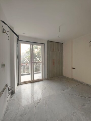 Room in 3 BHK Builder Floor at Chittaranjan Park – for Sale