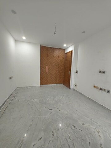 Room in 3 BHK Builder Floor at Chittaranjan Park – for Sale