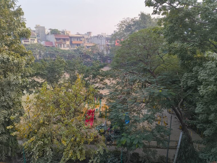 Garden, chittaranjan park 3 Bedroom 160 Sq.Yd. Builder Floor In Chittaranjan Park Delhi 9704441