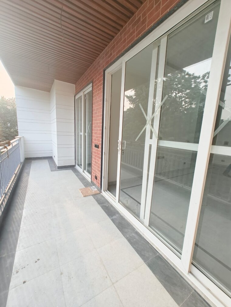 Balcony, chittaranjan park 3 Bedroom 160 Sq.Yd. Builder Floor In Chittaranjan Park Delhi 9704441