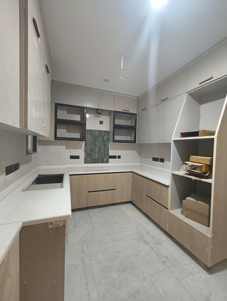 Kitchen, chittaranjan park 3 Bedroom 160 Sq.Yd. Builder Floor In Chittaranjan Park Delhi 9704441