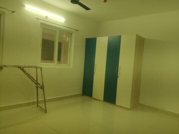 Room in 3 BHK Apartment at Serilingampally – for Rent