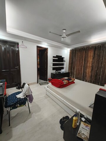 Master Bedroom in 4 BHK Builder Floor at Kalkaji – for Rent