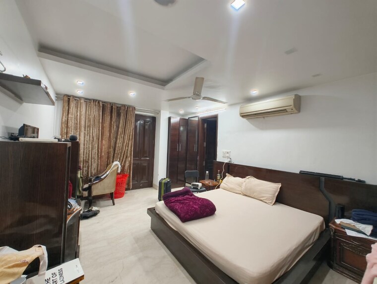 Bedroom, kalkaji 4 Bedroom 300 Sq.Yd. Builder Floor In Kalkaji Delhi 9704454