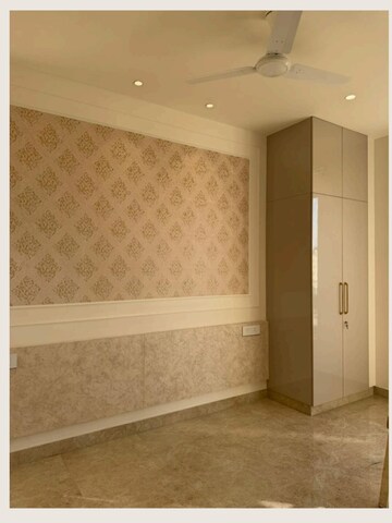 Room in 3 BHK Apartment at Hi Tech City – for Rent