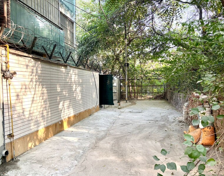 Exterior View, anand nagar Commercial Office Space 340 Sq.Yd. In Anand Nagar Delhi 9704489