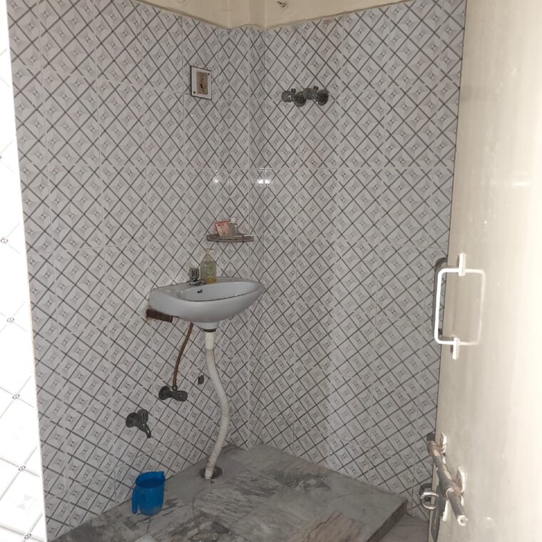 Bathroom, gomti nagar Pg For Boys & Girls In Gomti Nagar 9704487