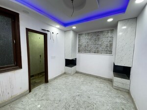 Room in 3 BHK Builder Floor at Govindpuri – for Rent