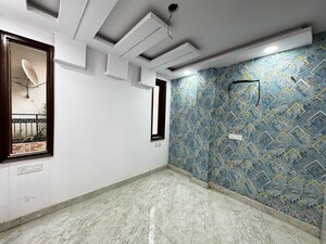 Room in 3 BHK Builder Floor at Govindpuri – for Rent