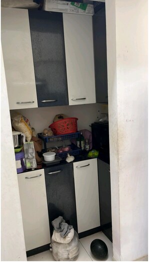 Master Bedroom in 2 BHK Apartment at Lodha Amara New Tower, Kolshet Road – for Rent