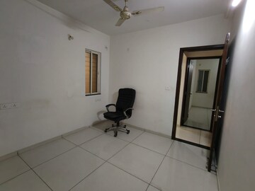 Room in 3 BHK Apartment at Vilas Javdekar Yashwin Encore, Wakad – for Rent