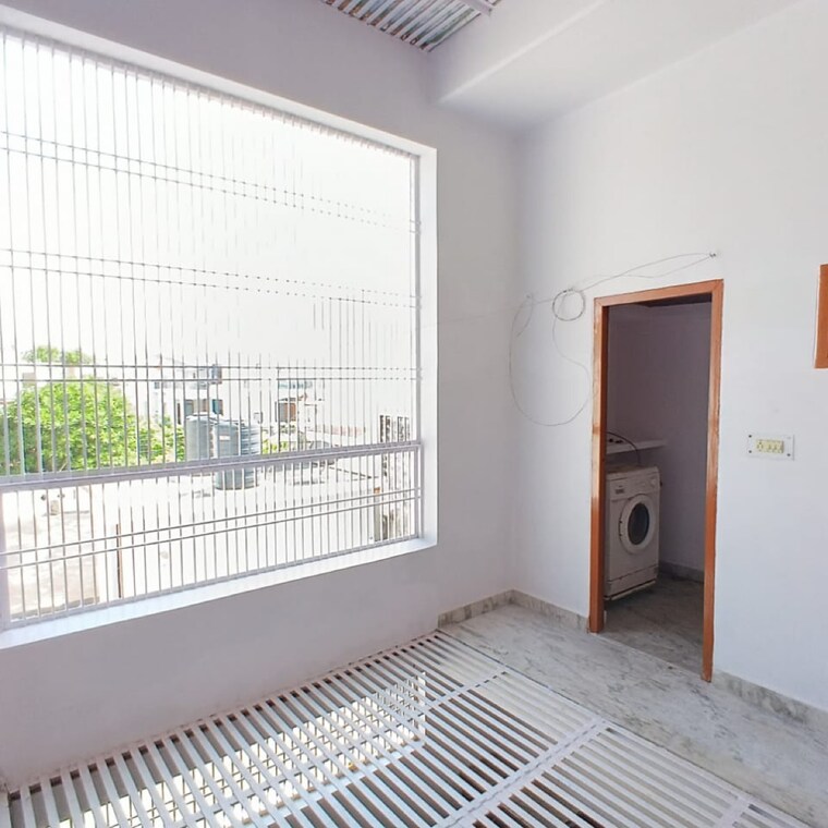 Balcony, gomti nagar Pg For Boys & Girls In Gomti Nagar 9704542