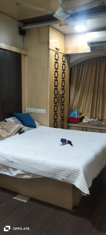Bedroom in 3 BHK Apartment at Dheeraj Heritage Santacruz , Santacruz West – for Rent