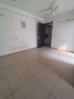 2 BHK Apartment For Rent in Gulshan Bellina, Sector 16 Greater Noida