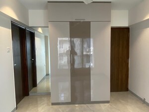 Room in 2 BHK Apartment at Elegant Navratnamala CHS, Santacruz East – for Rent
