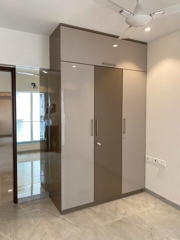 Room in 2 BHK Apartment at Elegant Navratnamala CHS, Santacruz East – for Rent