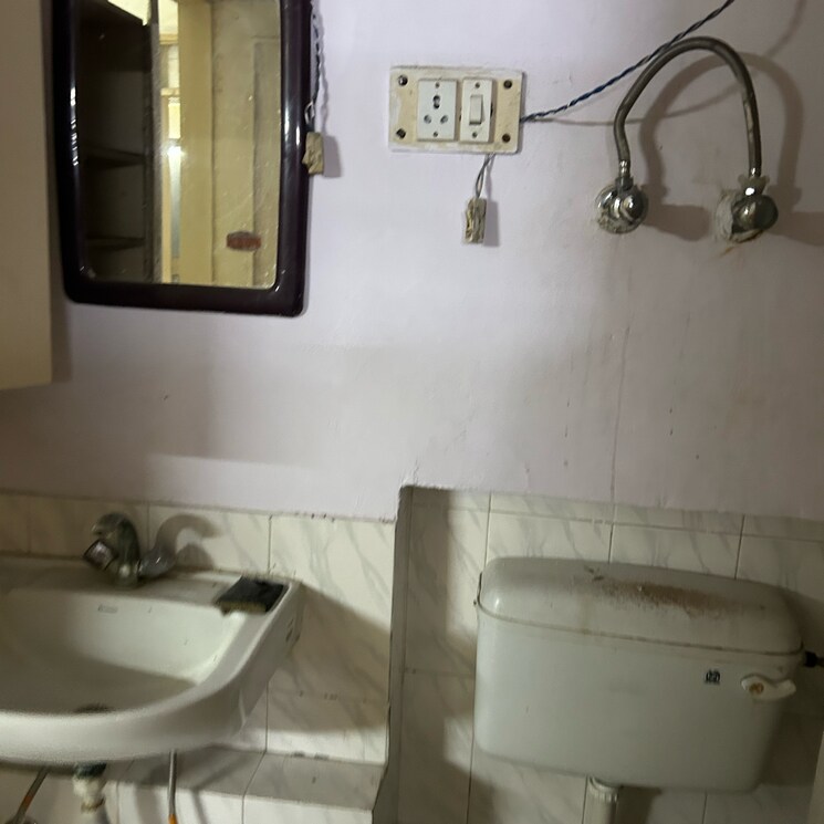 Bathroom, jal-vayu-vihar-noida 3 Bedroom 1216 Sq.Ft. Apartment In Sector 21 Noida 9704581