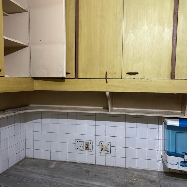 Bathroom, jal-vayu-vihar-noida 3 Bedroom 1216 Sq.Ft. Apartment In Sector 21 Noida 9704581