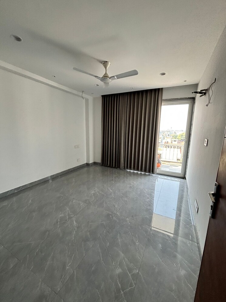 Room, sector 11 3 Bedroom 2250 Sq.Ft. Builder Floor In Sector 11 Panchkula 9704584