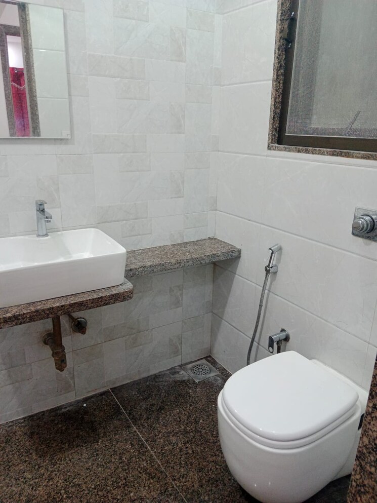 Bathroom, neminath-palace 2 Bedroom 708 Sq.Ft. Apartment In Santacruz East Mumbai 9704609