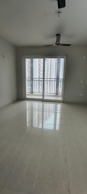Room in 3 BHK Apartment at Eldeco Live By The Greens, Sector 150 – for Rent