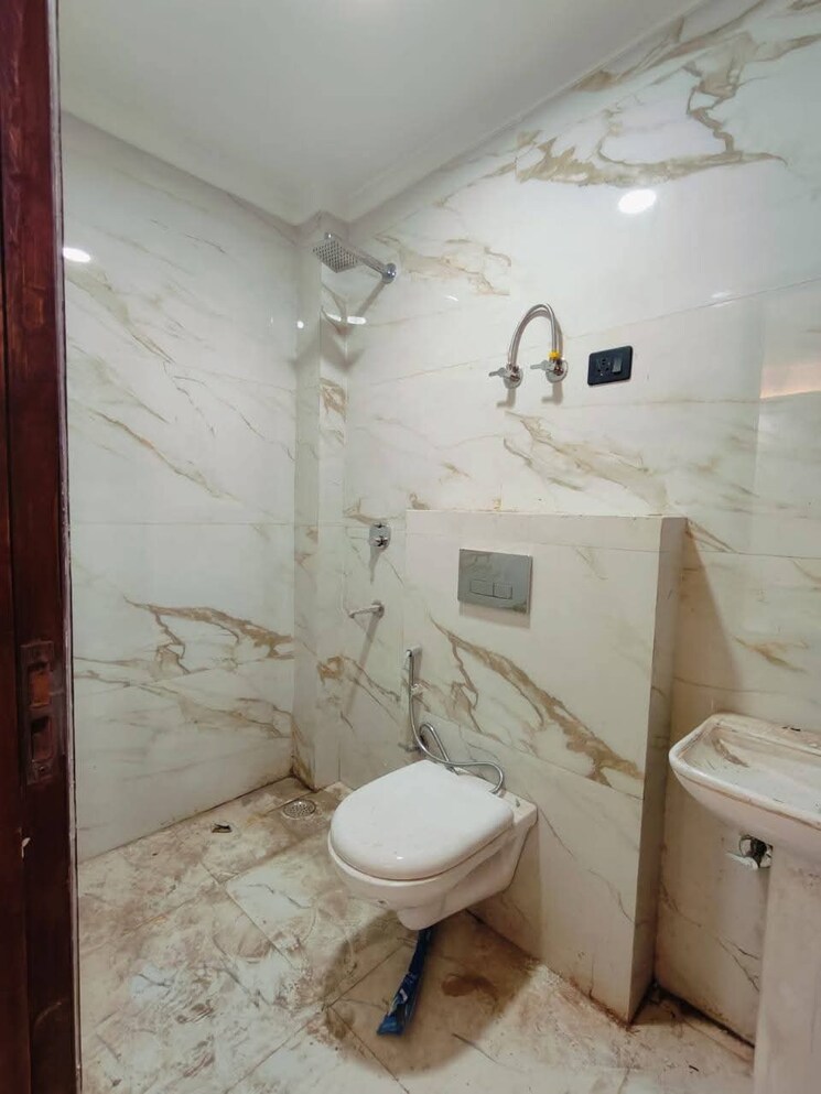 Bathroom, saket 3 Bedroom 1500 Sq.Ft. Builder Floor In Saket Delhi 9704640