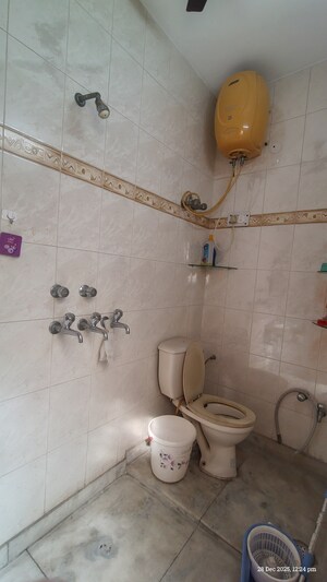 Bathroom in 1 RK Independent House at Unitech South City 1, South City 1 – for Rent