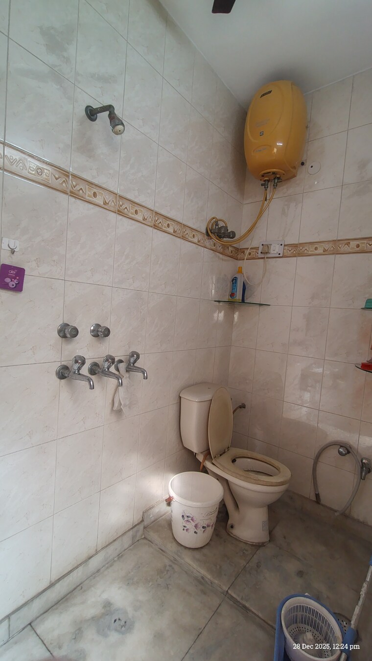 Bathroom, unitech-south-city-1 1 RK 220 Sq.Ft. Independent House In South City 1 Gurgaon 9704655