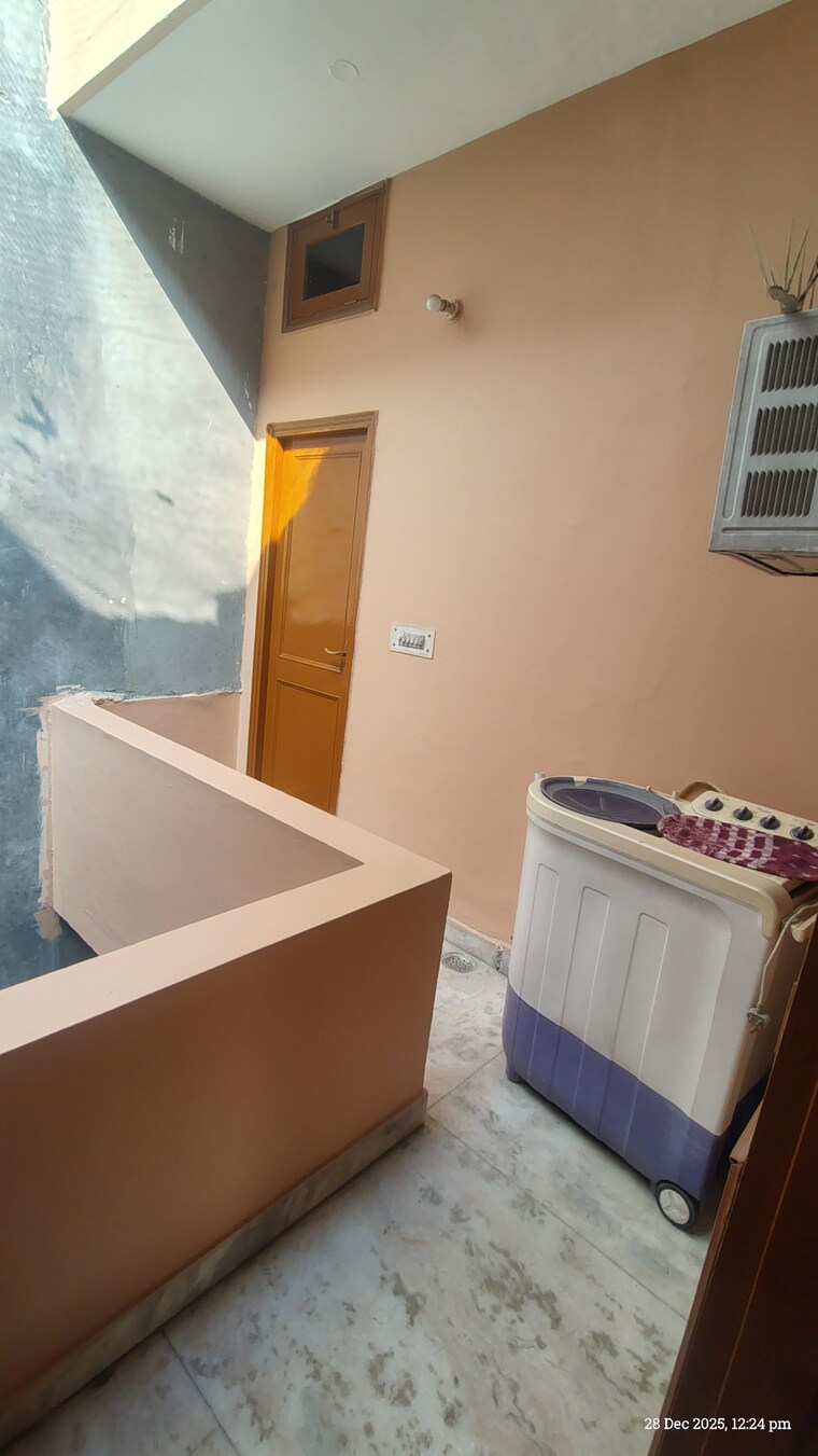 undefined, unitech-south-city-1 1 RK 220 Sq.Ft. Independent House In South City 1 Gurgaon 9704655