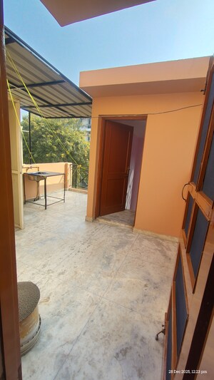 Furnished Amenities in 1 RK Independent House at Unitech South City 1, South City 1 – for Rent