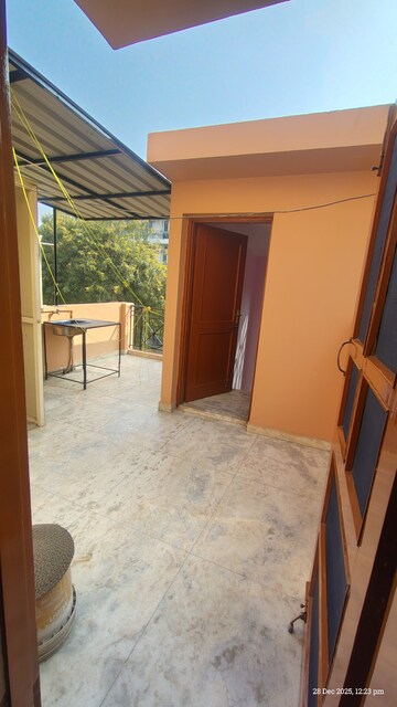 Furnished Amenities in 1 RK Independent House at Unitech South City 1, South City 1 – for Rent