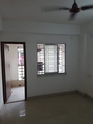 Room in 2 BHK Apartment at Mukul Shanti Garden, Rajarhat – for Sale