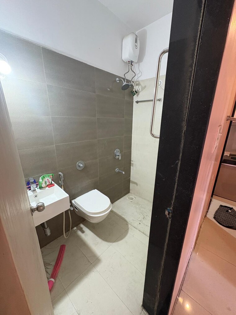 Master Bedroom, ashar-metro-towers 2 Bedroom 639 Sq.Ft. Apartment In Vartak Nagar Thane 9704700