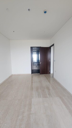 Room in 3 BHK Apartment at Lokhandwala Minerva Mahalaxmi, Mahalaxmi – for Rent