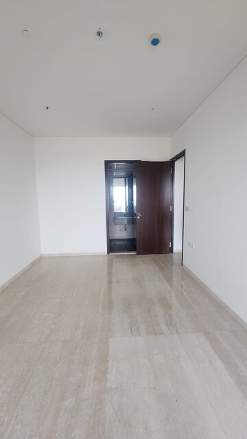 Room in 3 BHK Apartment at Lokhandwala Minerva Mahalaxmi, Mahalaxmi – for Rent