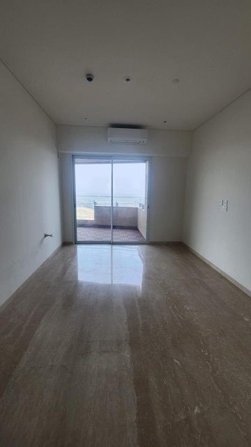 Room in 3 BHK Apartment at Lokhandwala Minerva Mahalaxmi, Mahalaxmi – for Rent