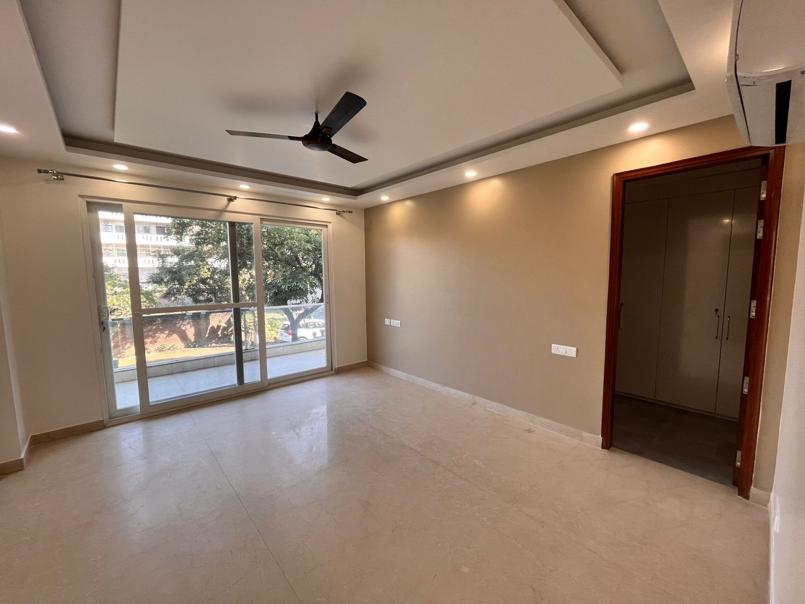 4 BHK + Pooja Room,Servant Room 3600 Sq.Ft. Builder Floor in Eros Rosewood City