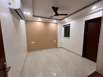 Room in 4 BHK Builder Floor at Eros Rosewood City, Sector 49 – for Sale