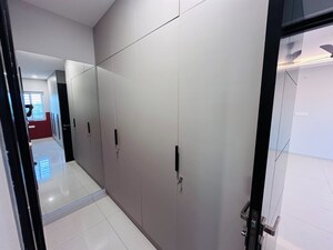 Room in 3 BHK Apartment at Prestige Beverly Hills, Kokapet – for Rent