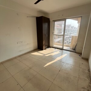 Room in 3.5 BHK Apartment at Sushma Valencia, Nagla Road – for Rent