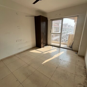 Room in 3.5 BHK Apartment at Sushma Valencia, Nagla Road – for Rent