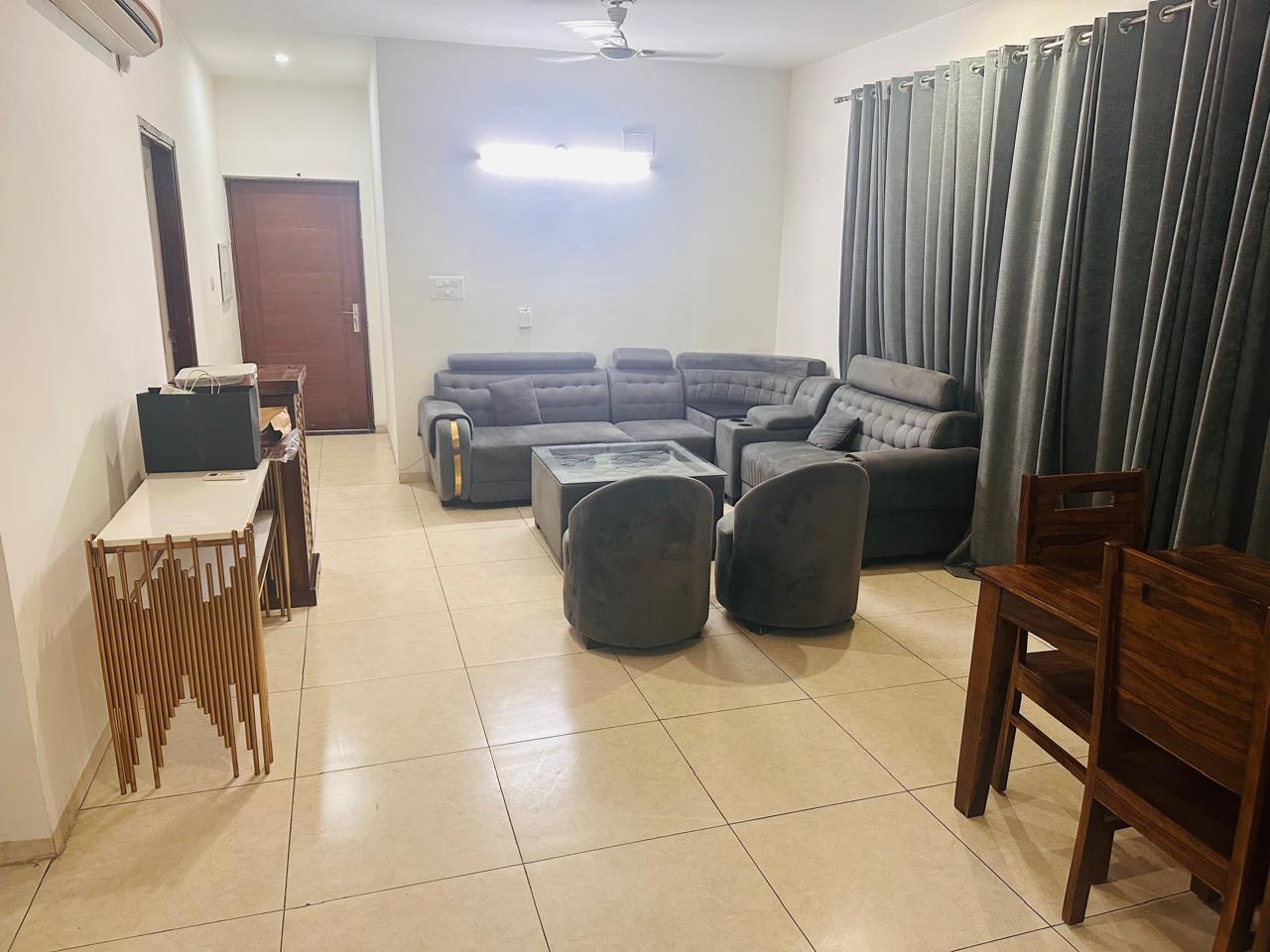 4 BHK + Extra Room Apartment For Sale in Vardhman Estate 