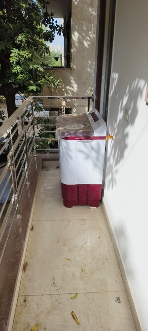 Balcony in 1 BHK Builder Floor at DLF The Grove, Sector 54 – for Rent