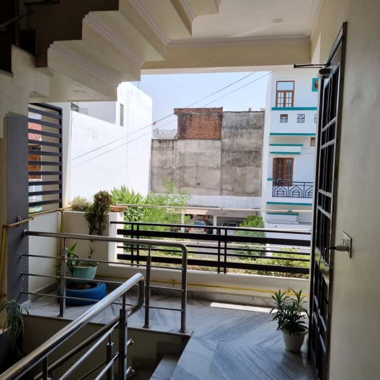 Balcony, gomti nagar Pg For Boys & Girls In Gomti Nagar 9704800