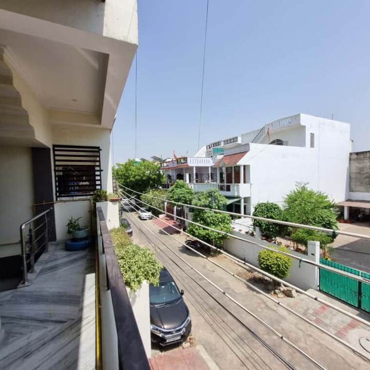 Balcony, gomti nagar Pg For Boys & Girls In Gomti Nagar 9704800