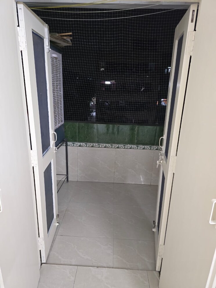 Bathroom, pratham-meghdoot-apartment 2 Bedroom 1300 Sq.Ft. Apartment In Sector 10a Gurgaon 9704809
