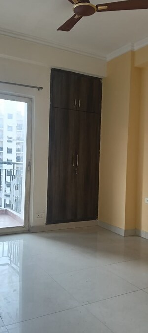 Room in 2 BHK Apartment at Maxblis White House, Sector 75 – for Rent